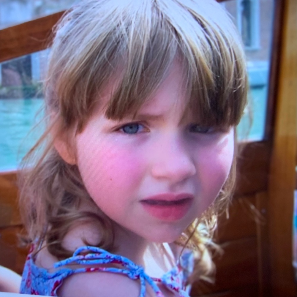 Meet your Posher, Chloe